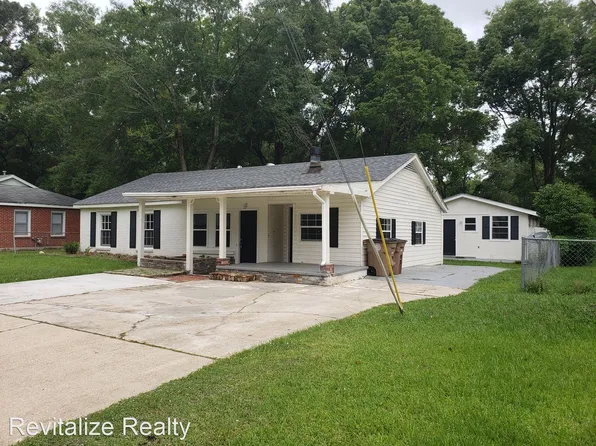 1710 N Gulf Field Dr, Mobile, AL 36605