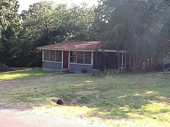 3rd image of 1587 Hillcrest Cir