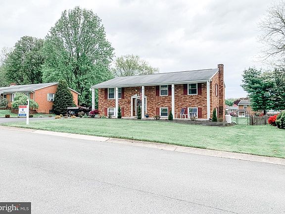 2nd image of 10819 Rosewood Dr