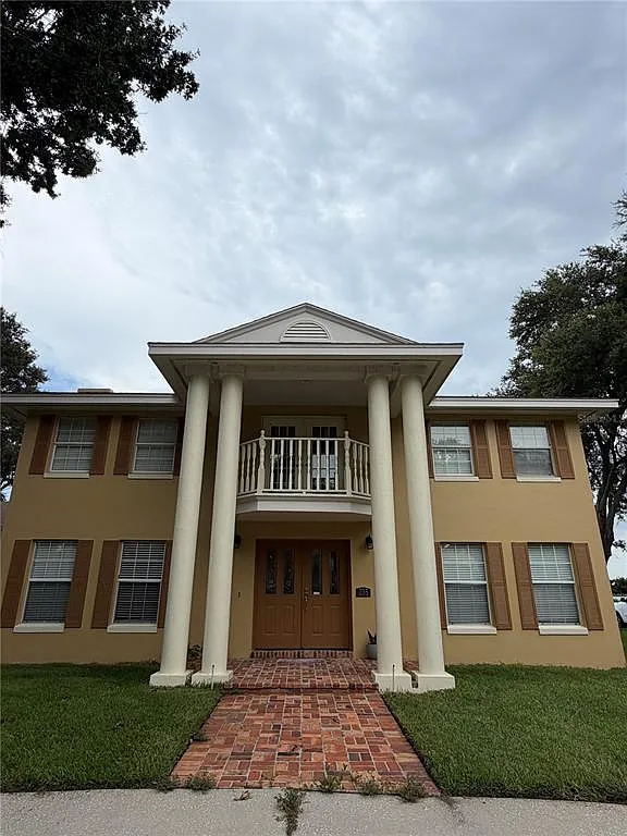 3 bed, 2.5 bath, 2560 sqft, $2,700 — Photo 2