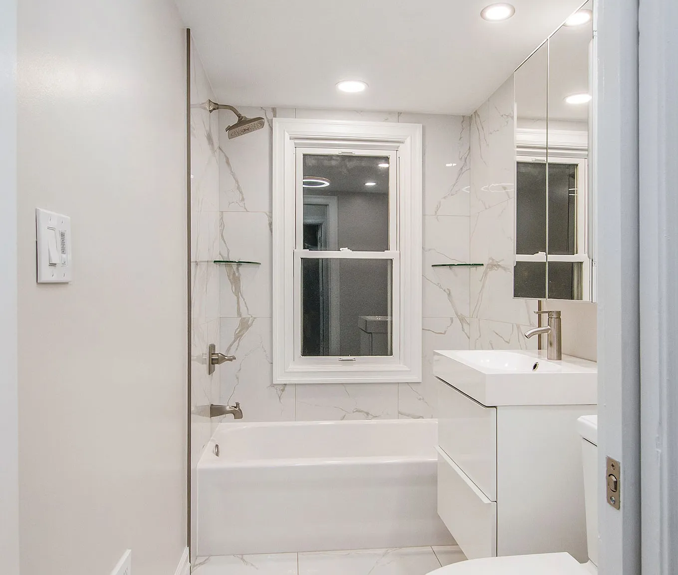 4 bed, 1345 sqft, $3,595 — Photo 2