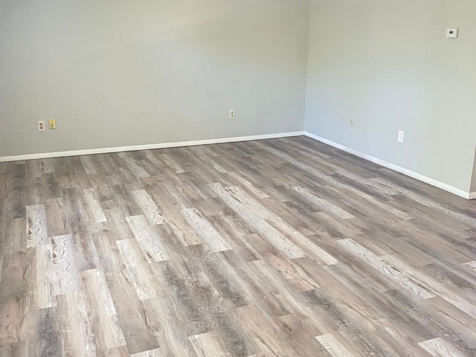 1st image of 705 Hollycrest Dr APT 3