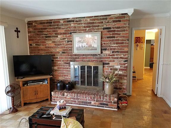 5th image of 820 Oleander Dr SE
