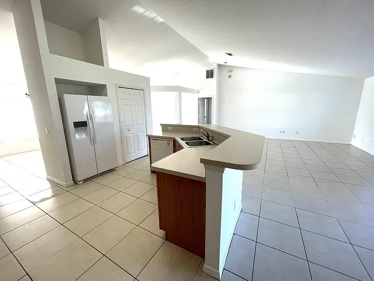 1061 SW Coleman Ave — Photo 7