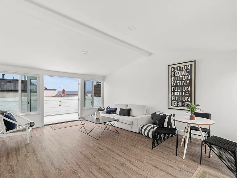 709 W Balboa Blvd — Photo 42