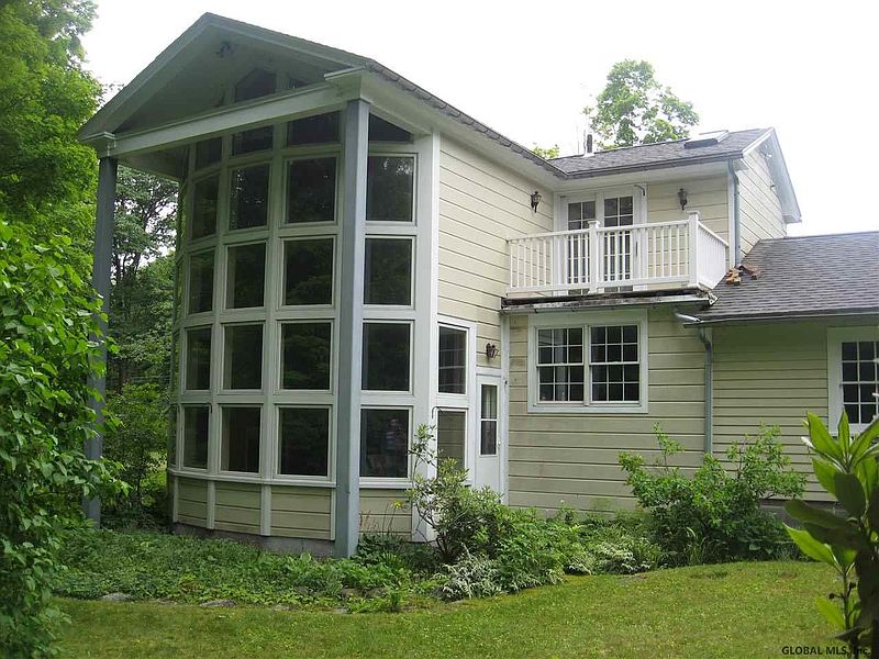 4th image of 92 OAK HILL Road