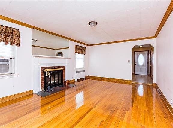 2nd image of 25 Holly St