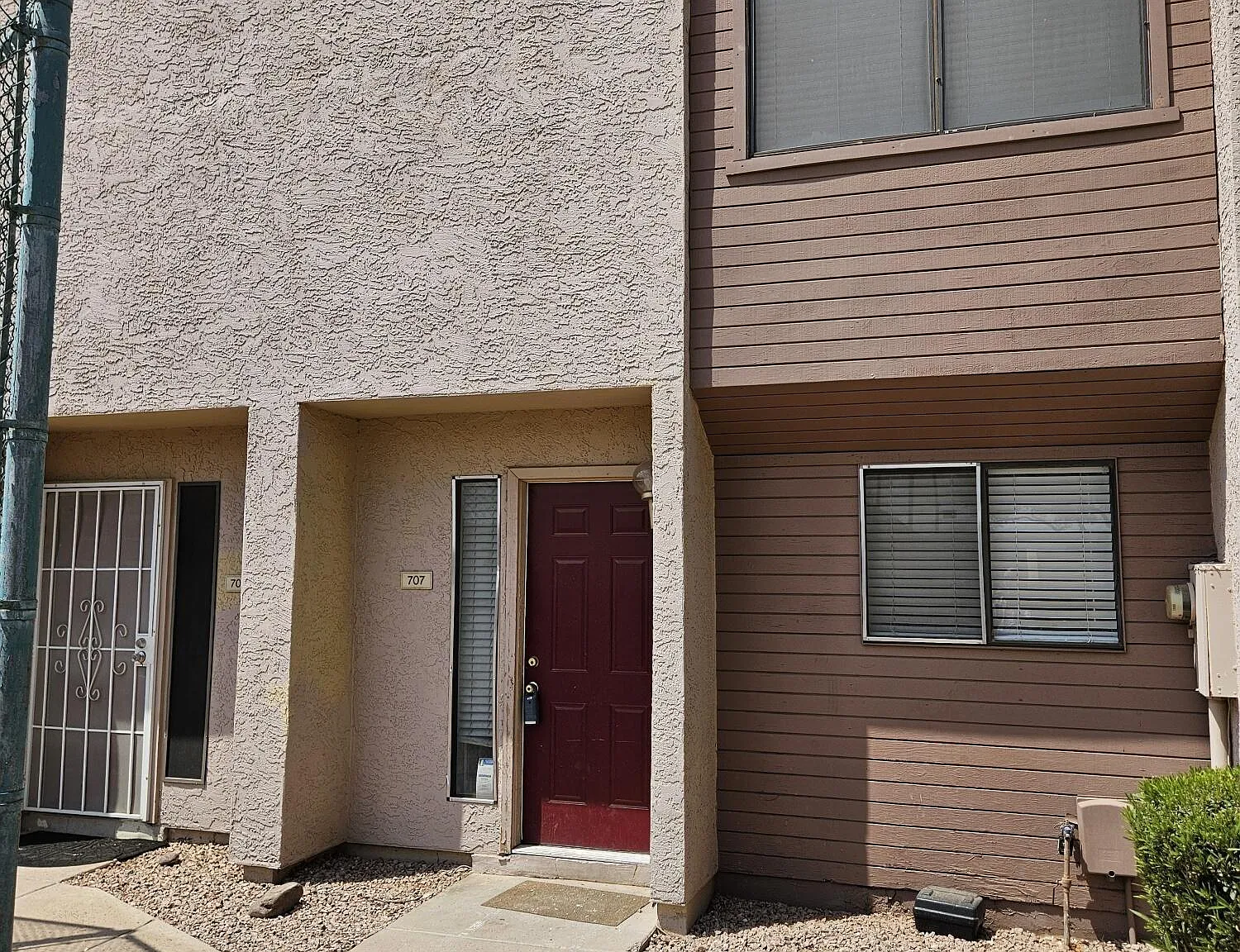 2 bed, 2.5 bath, 1056 sqft, $1,350 — Photo 1