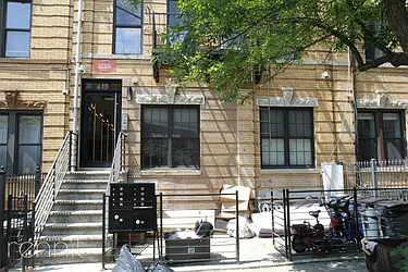 Rented by Rennit Inc.