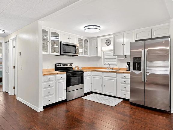 5th image of 7 COCOS PLUMOSA DRIVE #A