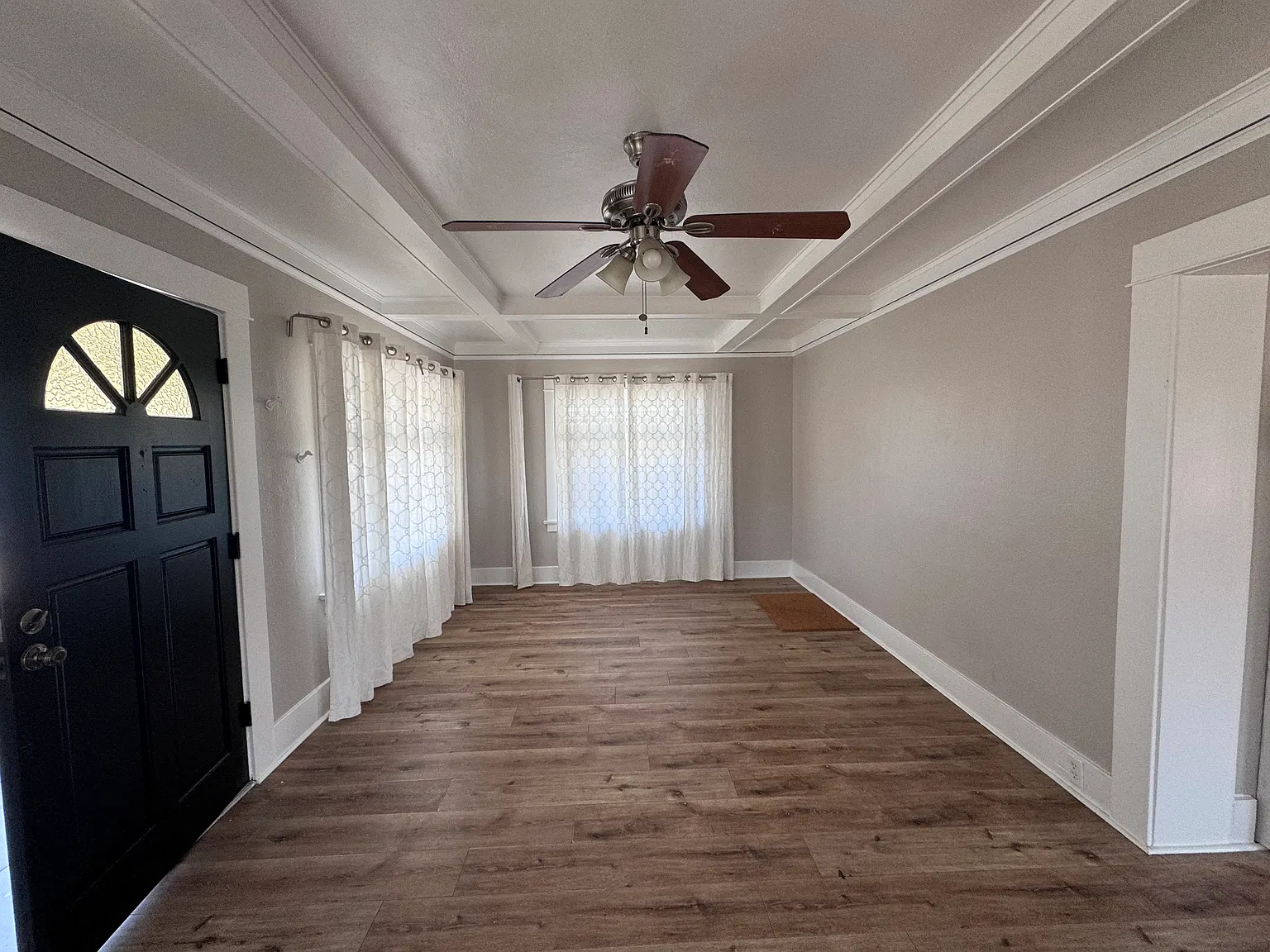 3 bed, 1588 sqft, $3,800 — Photo 2