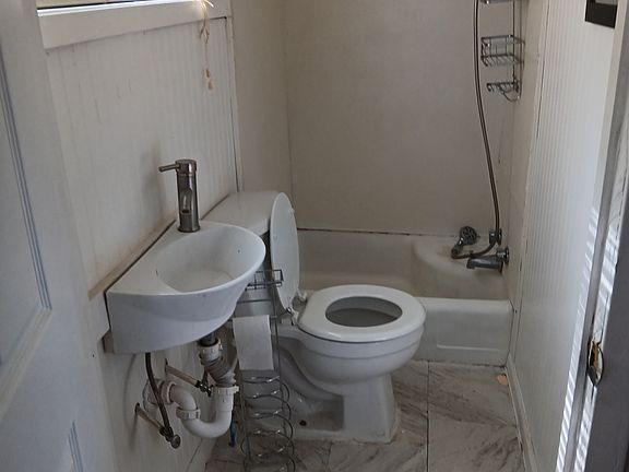 2nd image of 2828 Cecil Dr