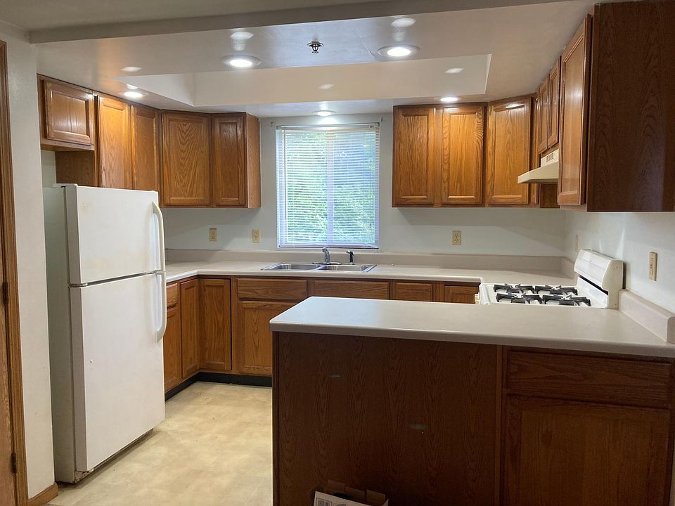 1st image of 2324 Ashland Cir APT 6