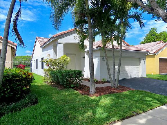 2nd image of 4449 Blossom Ln