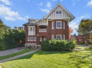 320 Chemin De La Cate St, Westmount, QC H3Y2J4
