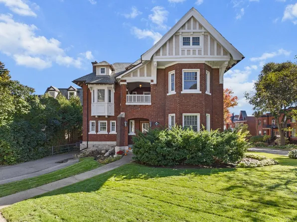 320 Chemin De La Cate St, Westmount, QC H3Y 2J4