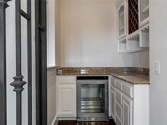 3rd image of 4602 Parma Ln