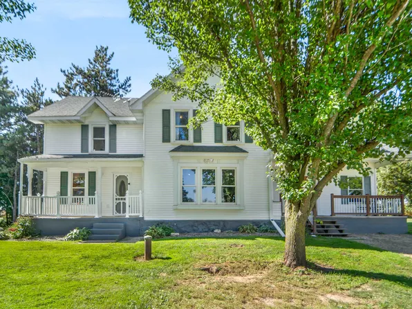 E8458 Bear Creek Rd, Clintonville, WI 54929