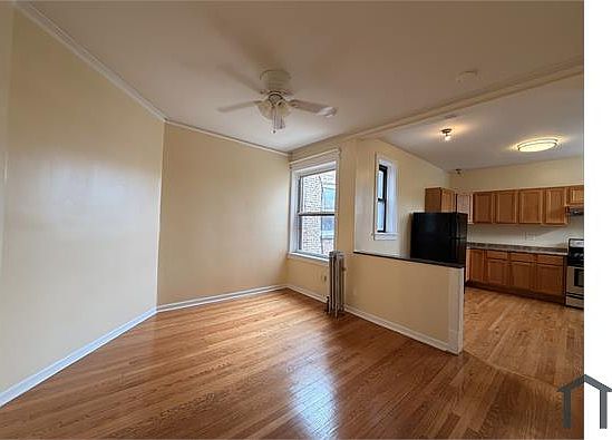4th image of 832 E Hyde Park Blvd Unit 3