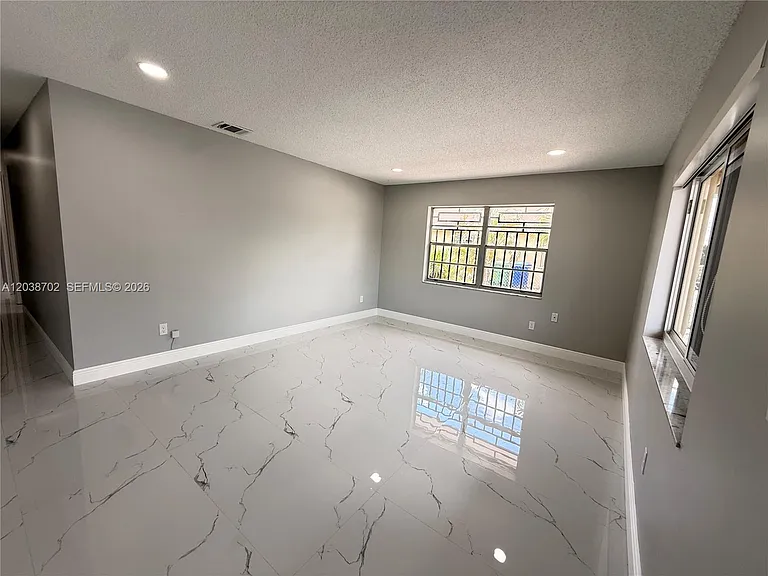 252 NW 50th Ave — Photo 4