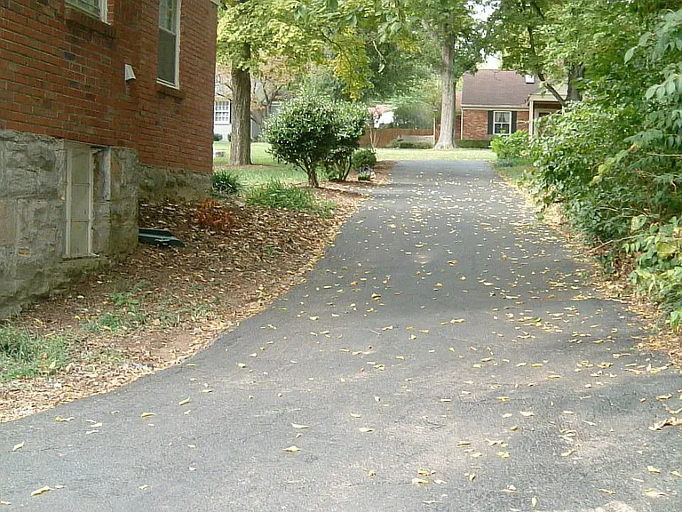 driveway to the back of the house where apartment is