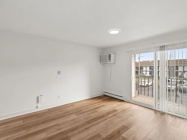 Crossroad Apartments — Photo 11