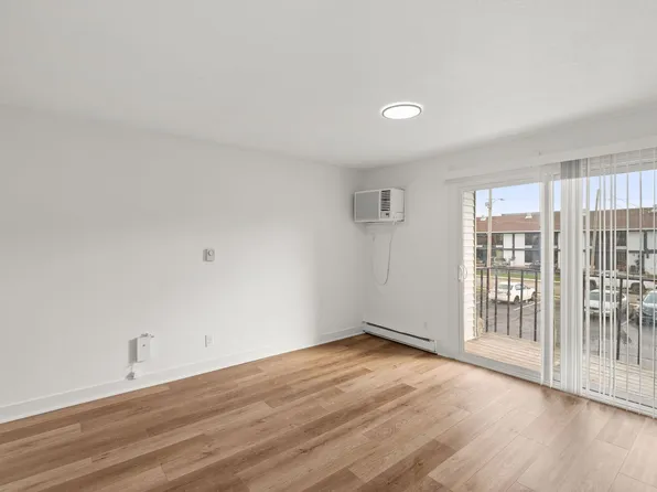 Crossroad Apartments