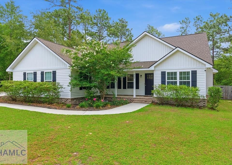 1st image of 429 Cardinal Dr