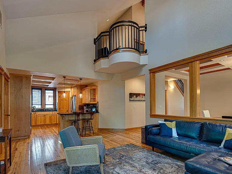 2601 NW Crossing Dr — Photo 7
