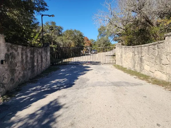 650 Private Road 180, Helotes, TX 78023