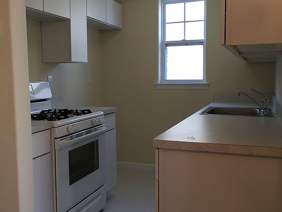3rd image of 162 Sea Grass Ln #2