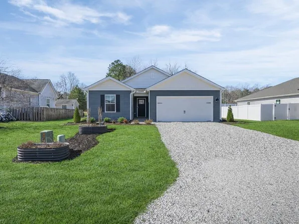 25 Our Way Dr, Kilmarnock, VA 22482