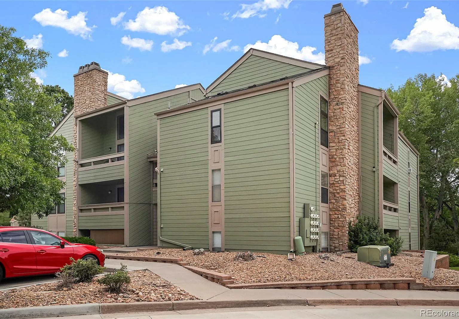 2 bed, 2.0 bath, 1032 sqft, $1,550 — Photo 2