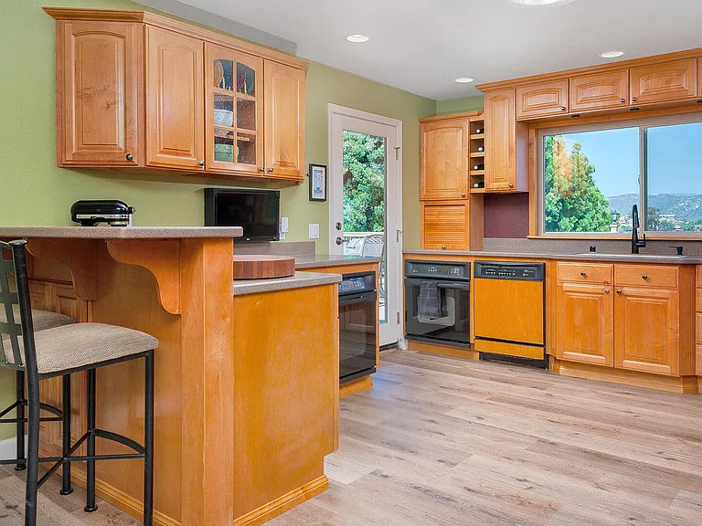 1527 Calavo Dr — Photo 10