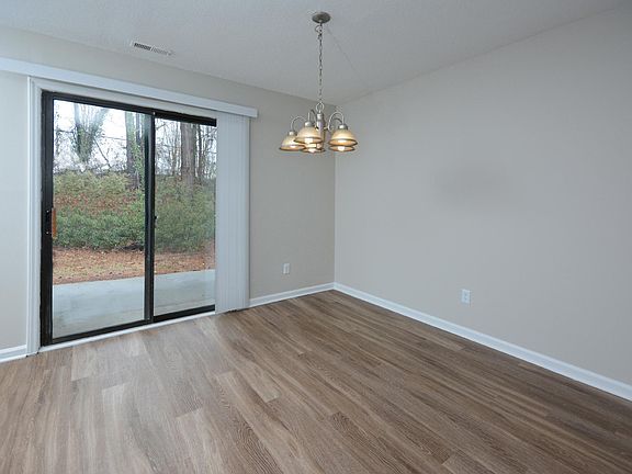 Ample dining space...great for entertaining