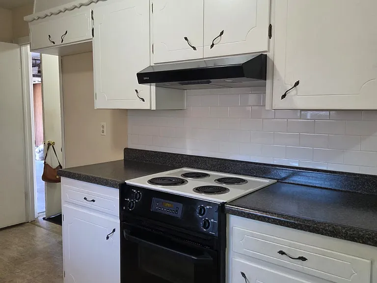 1242 SE Saddle Ln — Photo 4