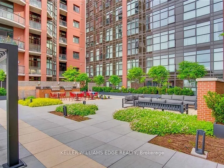 112 King St E #405 — Photo 33
