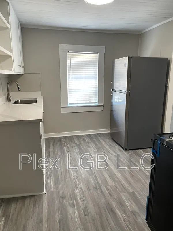 2 bed, 1.0 bath, 940 sqft, $1,050 — Photo 3
