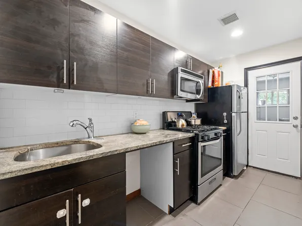 609 Lexington Avenue image 28 of 43