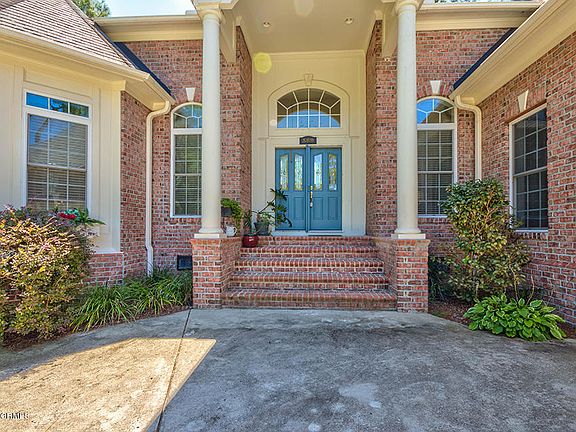 2nd image of 389 Laurel Valley Drive SW
