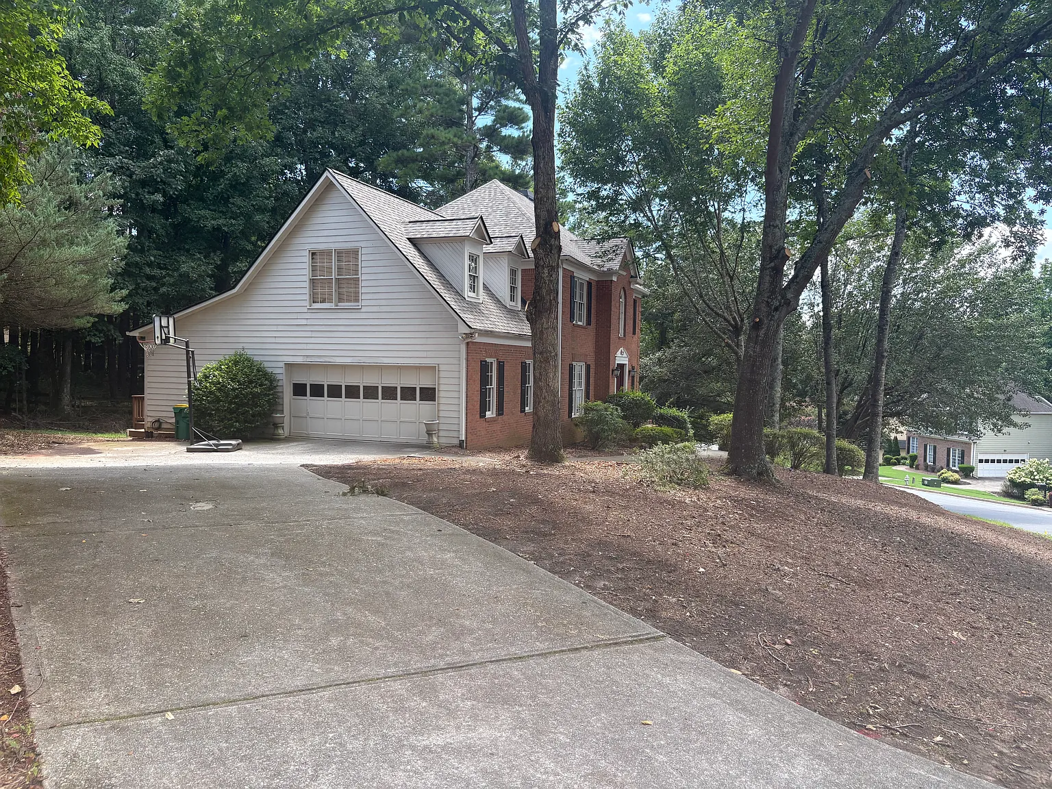 5 bed, 3.5 bath, 3442 sqft, $2,900 — Photo 2
