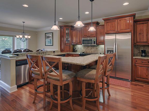 5th image of 579 Beech Cove Dr