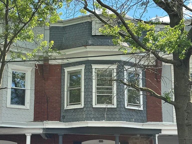 1528 W 4th St — Photo 1