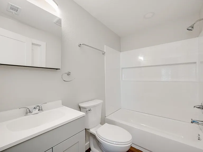 809 N West St — Photo 19