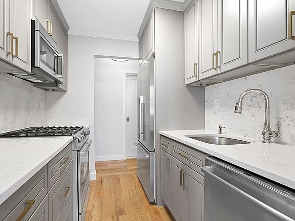 3rd image of 201 E 36th St APT 8C