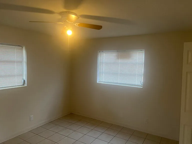 2410 SW 44th Ave — Photo 10