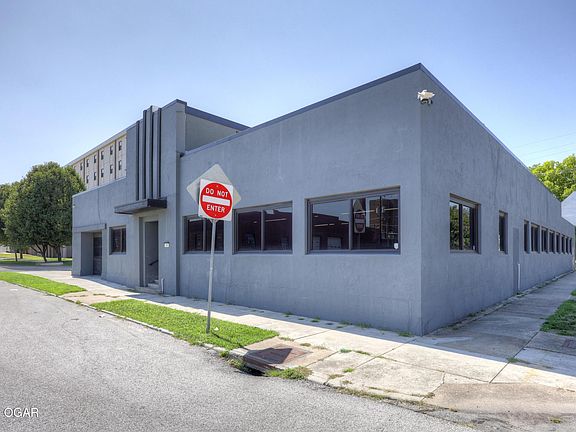 4th image of 102 S Wall Ave