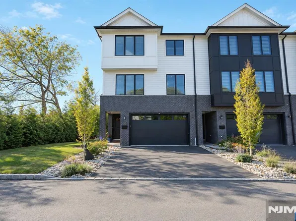 18 Skye Drive #18, Paramus, NJ 07652