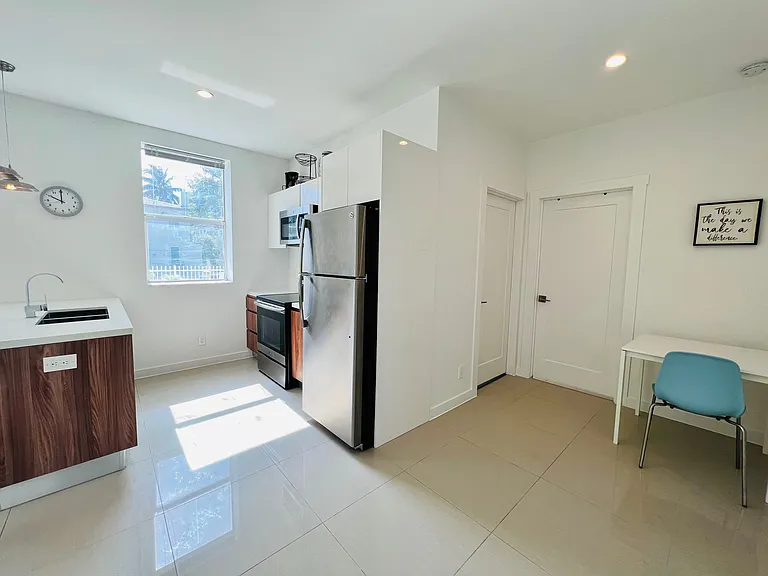 924 Marseille Dr #1 — Photo 6