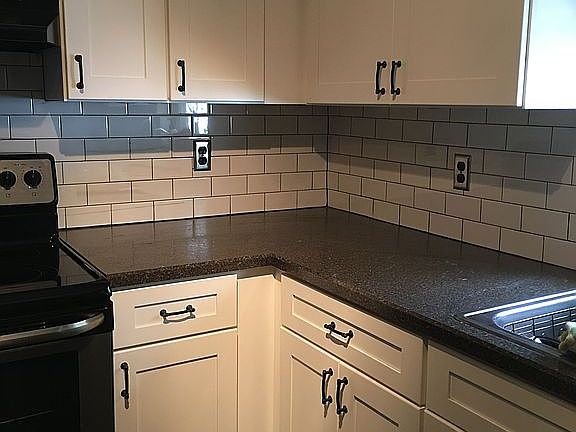 5th image of 405 S Avocado Ct